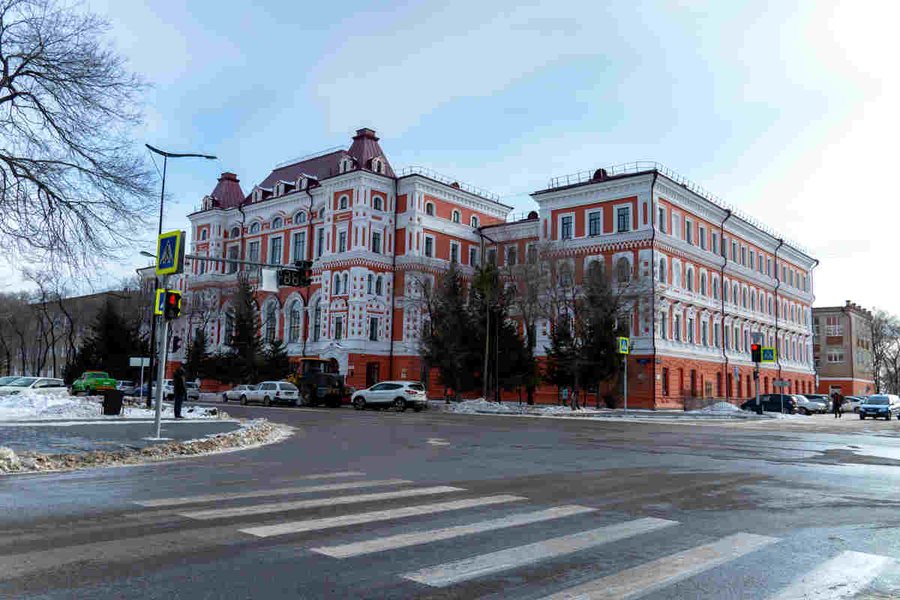 Здание Благовещенского государственного педагогического университета сегодня