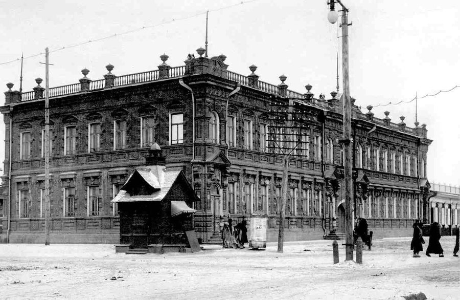 Здание окружного суда в Благовещенске на архивном снимке