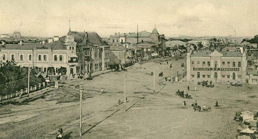 Большая улица в Благовещенске на архивном снимке начала XX века